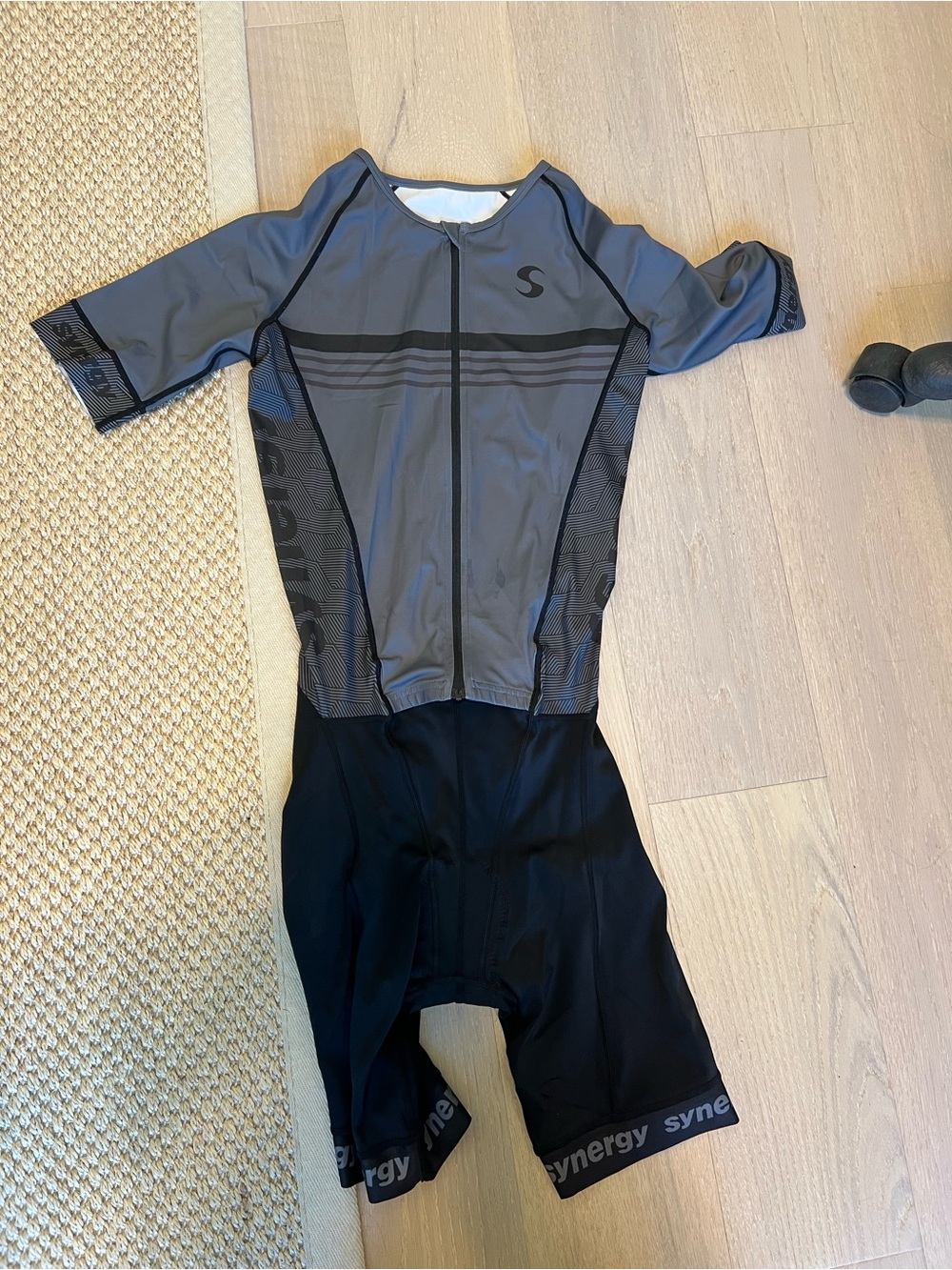 Men’s synergy tri-suit size M (never worn)
$50